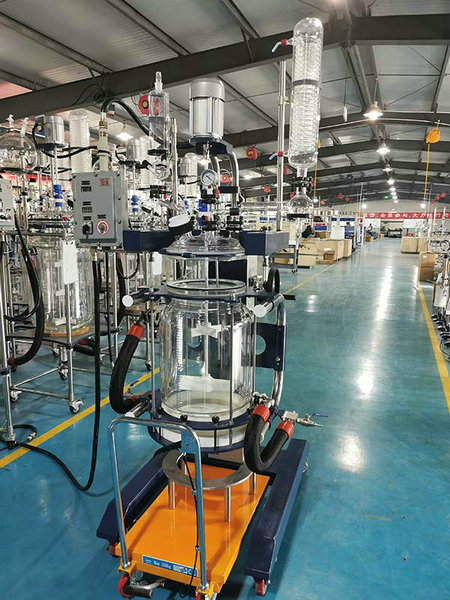 雙層過濾玻璃反應釜怎么安裝?